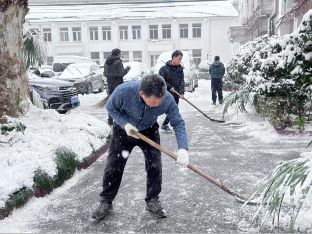 以雪为令，闻雪而动——市国投公司及各所属企业积极开展扫雪铲冰工作493.png